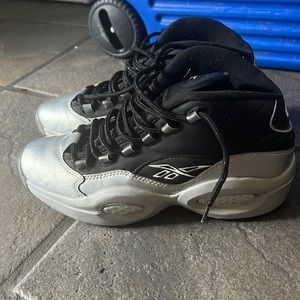 Reebok questions mid size 9